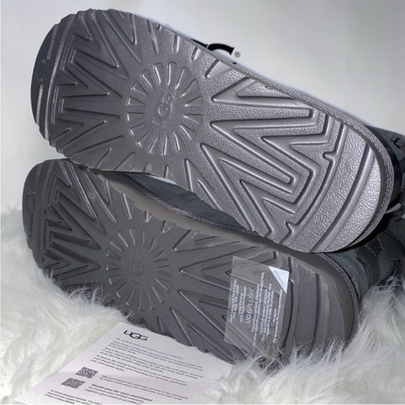 UGG size 9 Classic SHORT BAILEY LEATHER BOW Boots woman New in box - Picture 8 of 11